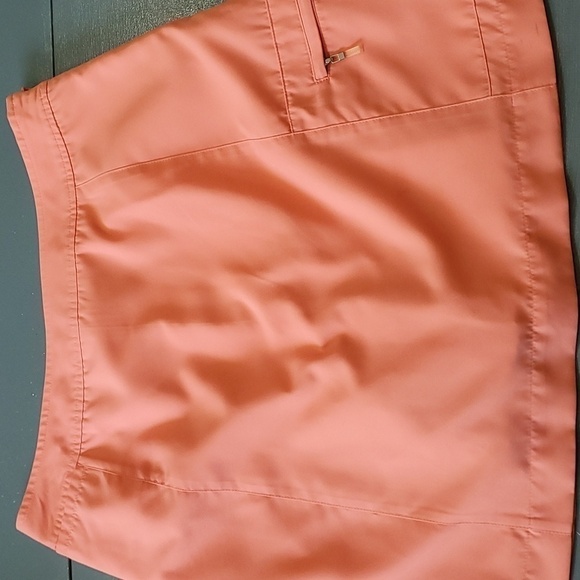 IZOD, ladies coral skort. Size 8 X-tra dry. 1 Zipper pocket. 100% polyester golf - Picture 1 of 7